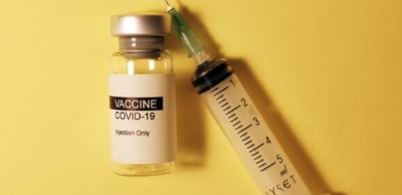 Hart- en vaatpatiënten hebben vragen over wisselwerking corona vaccin en hun aandoening.